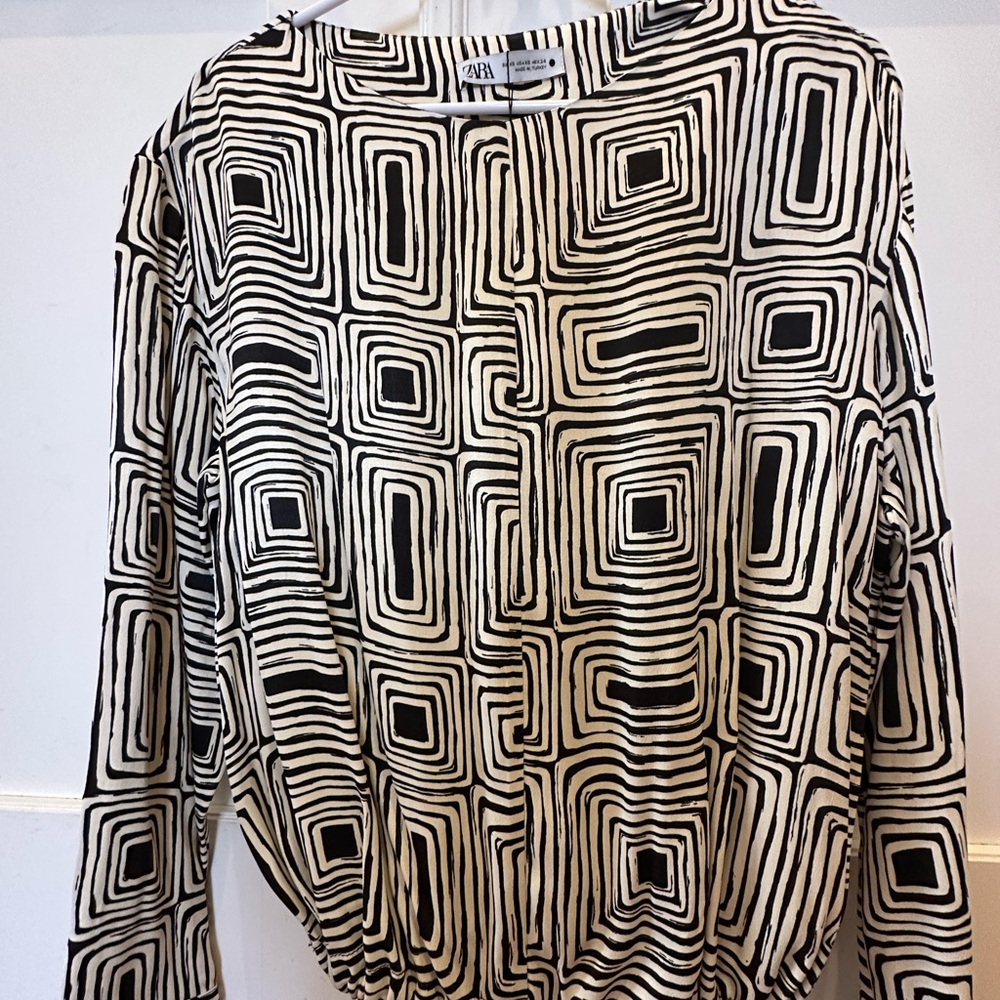 Zara Black and White Geometric Top